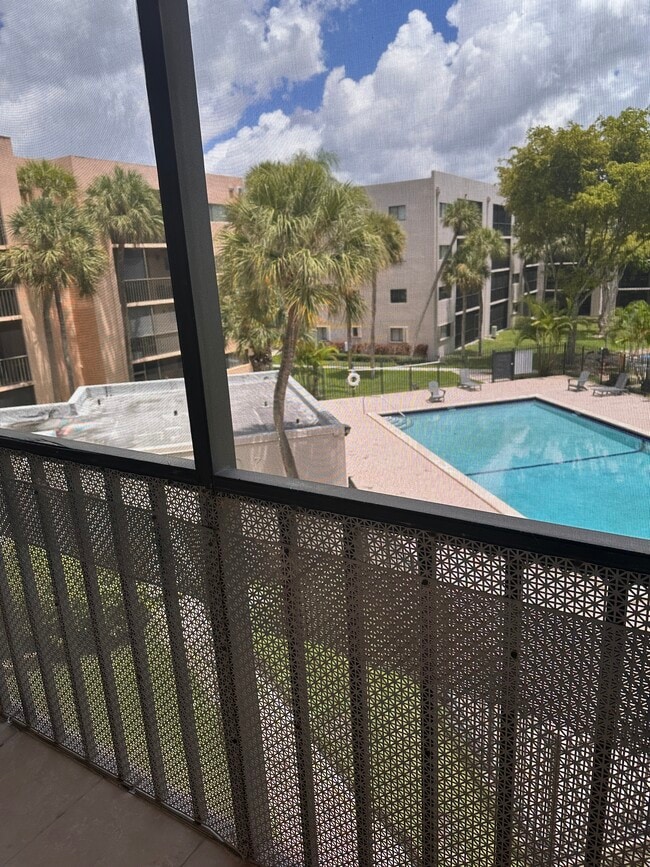 balcony - 8730 SW 133rd Avenue Rd