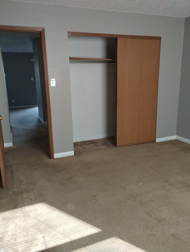 Foto del edificio - 303 Cedarview Ct