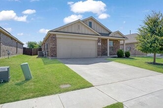 Building Photo - 405 Laurenbrooke Dr