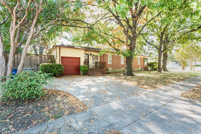 Building Photo - 2 Bedroom, 1 Bath Home in Lakewood