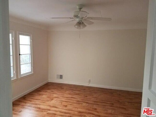 Foto del edificio - 8737 Clifton Wy