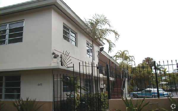 Building Photo - Belle Meade Place