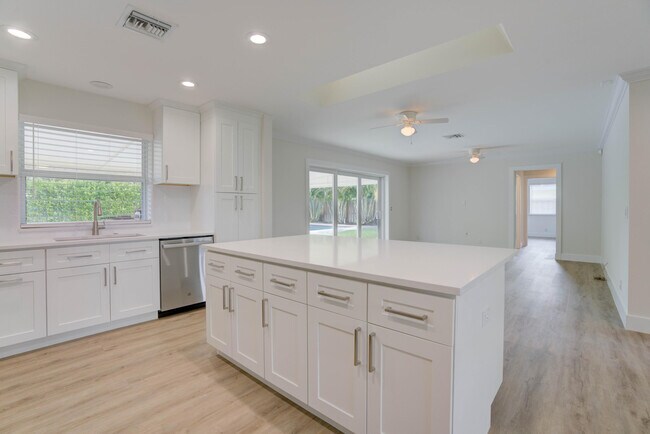 Building Photo - 529 Oyster Rd