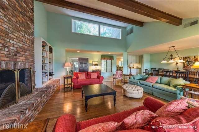 Primary Photo - 82 N Sea Pines Dr