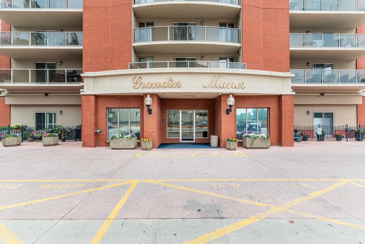 Entry (Suite above entry) - 9741 110 St NW