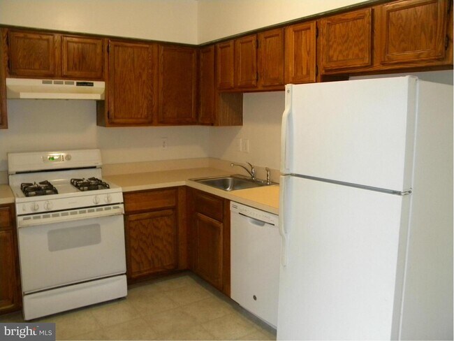 Building Photo - 9120 Glenville Rd