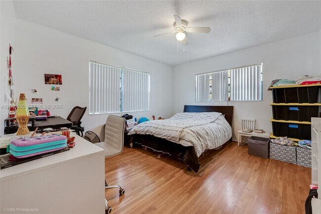 Foto del edificio - 4477 SW 15th Terrace