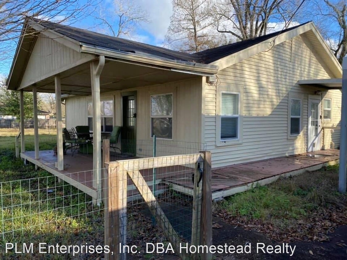 2 br, 1 bath House 175 W. Hartel House Rental in Sour Lake, TX