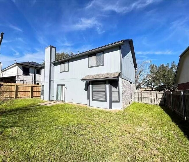 Building Photo - 809 Riverlawn Dr