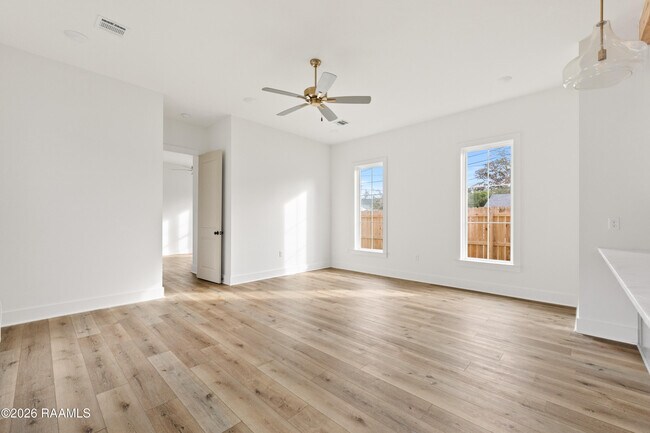 Foto del edificio - 121 Mayberry Grv St