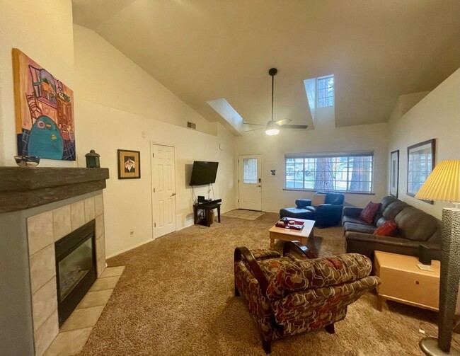 Building Photo - Fully Furnished West-Flagstaff House (Aspe...