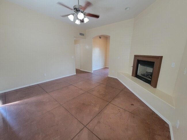 Building Photo - 3331 E Bermuda St