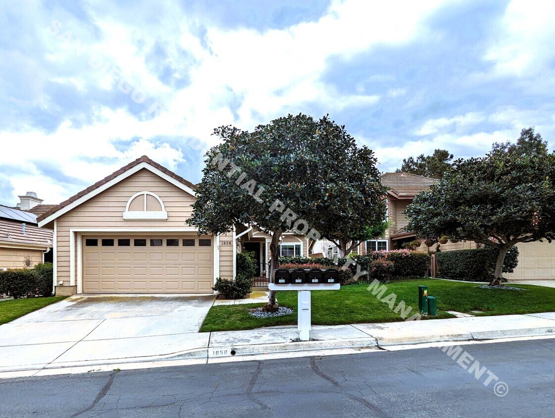 Primary Photo - Beautiful Home on the Shadowridge Golf Course