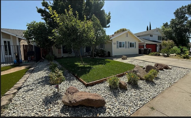 Building Photo - 2940 Candido Dr