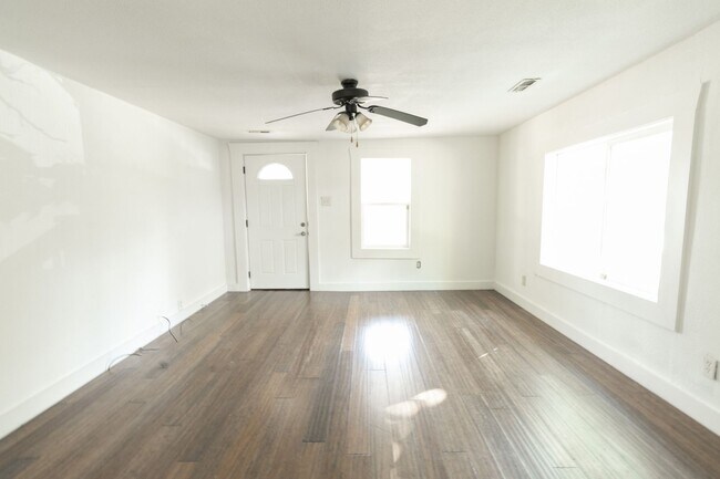 Foto del edificio - 2 Bed 1 Bath Central Columbia