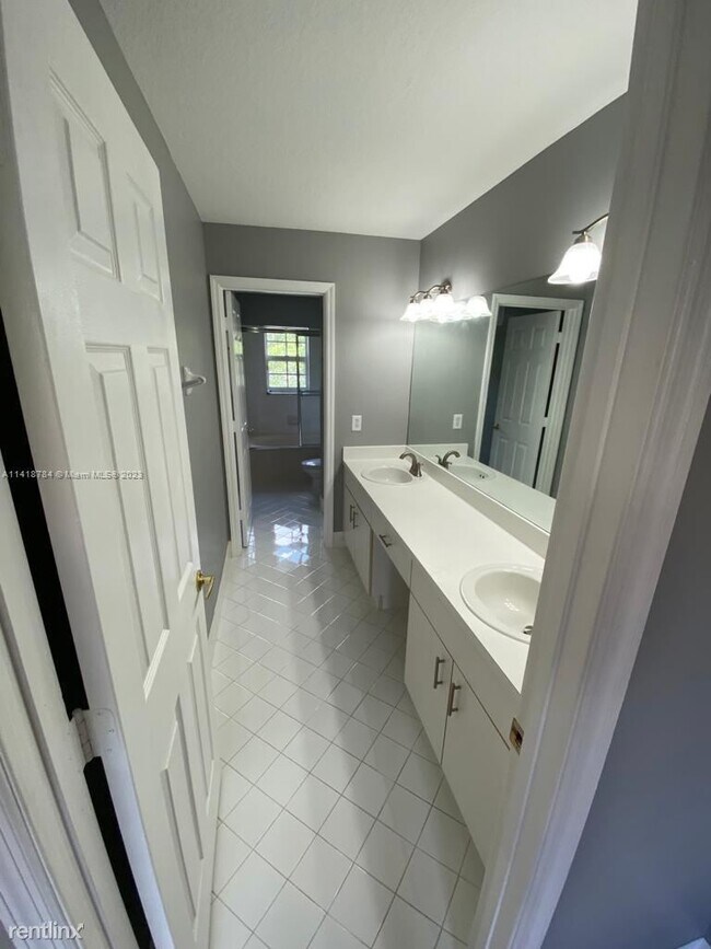 Foto del edificio - 3 br, 2.5 bath Townhome - Pembroke Isles