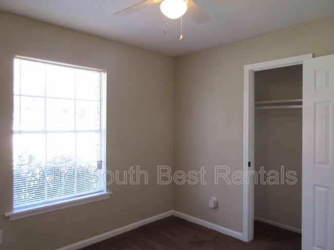 Building Photo - 2537 Lisa Ave