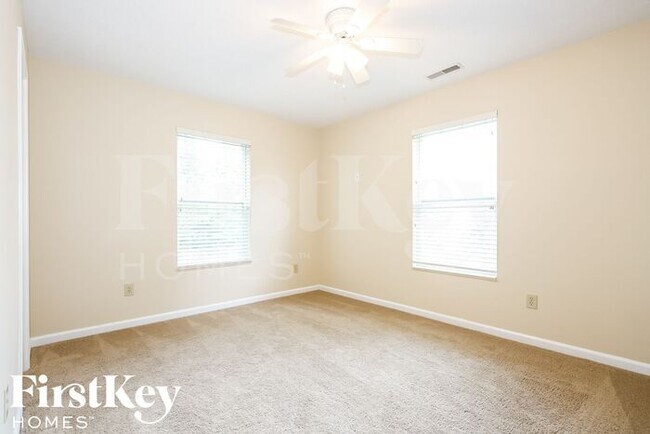 Foto del edificio - 7228 Village Oaks Dr
