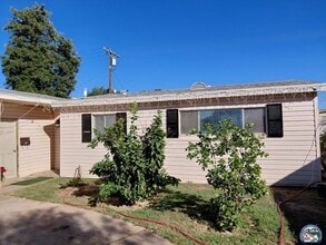 Building Photo - 738 Brentwood Ave