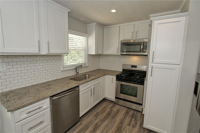 Foto del edificio - 1845 Lake Lucerne Dr SW