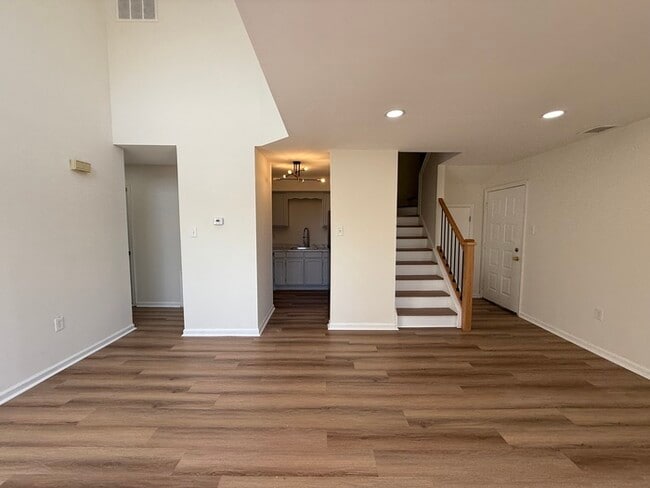 Foto del edificio - 1434 Mediterranean Ave