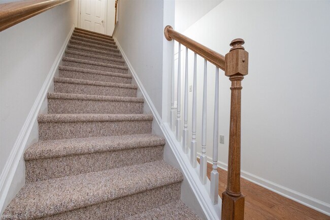 Foto del edificio - 3 br, 3.5 bath Townhome - 830 Walnut Stree...