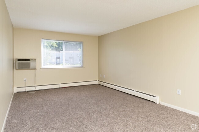 1BR, 1BA - 684SF - Living Room - Mill Pond Village