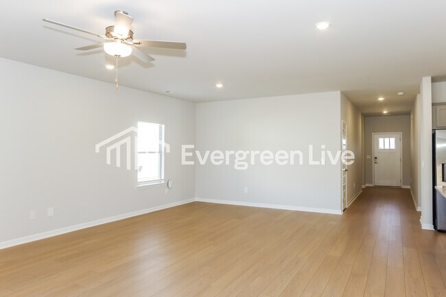 Foto del edificio - 14695 Mountain Strm Dr