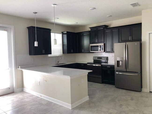 Building Photo - 3 Beds 2/1 Baths Townhouse for Rent in Sto...