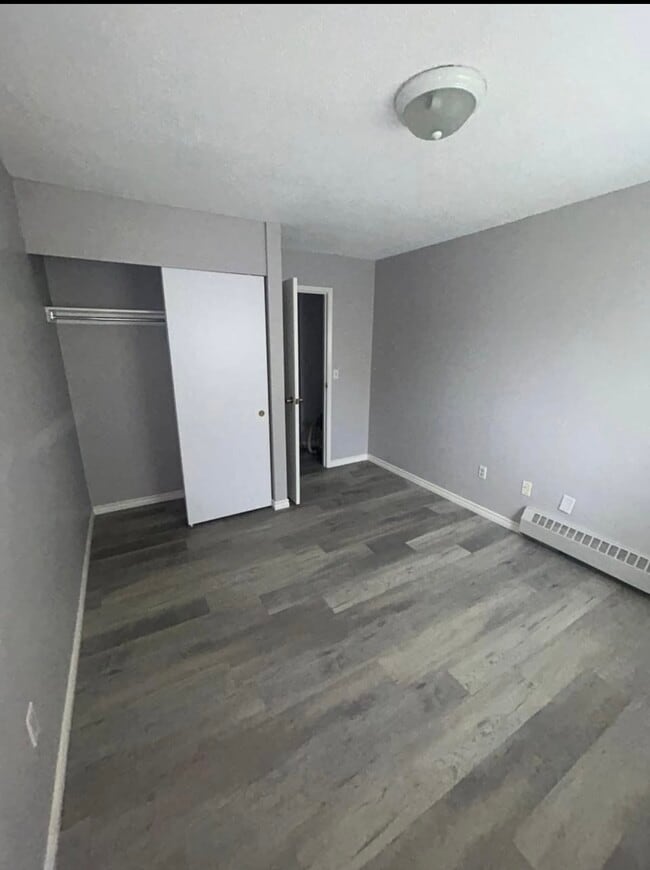 Building Photo - Unit For Rent