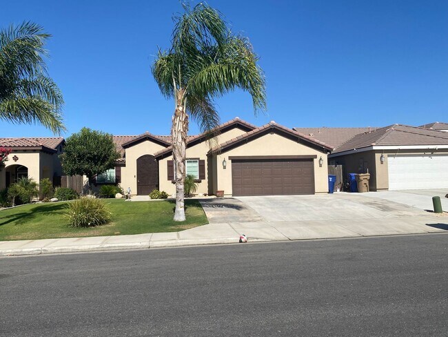 Foto del edificio - Gorgeous 5 BD 3 BA home available for rent...