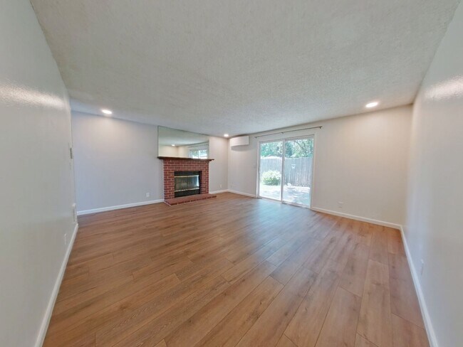 Foto del edificio - Remodeled 2 bedroom duplex in Veneta