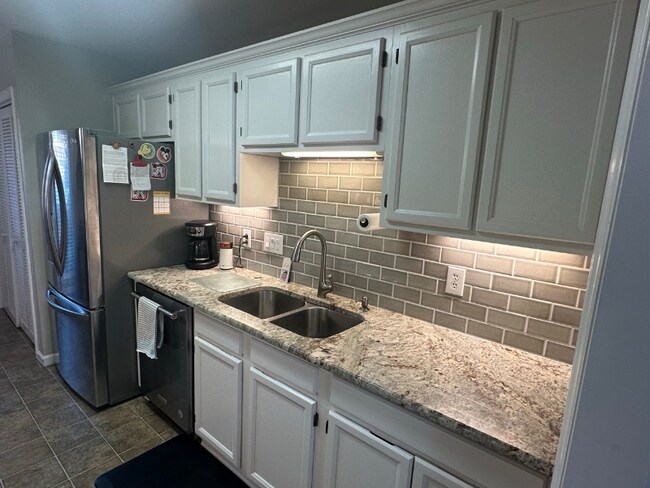 Foto del edificio - 9129 Kings Canyon Dr