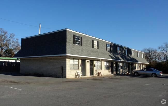 Foto del edificio - 3017 Parkway Dr