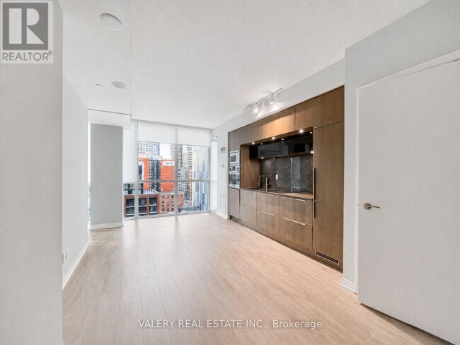 Building Photo - 88 Blue Jays Way