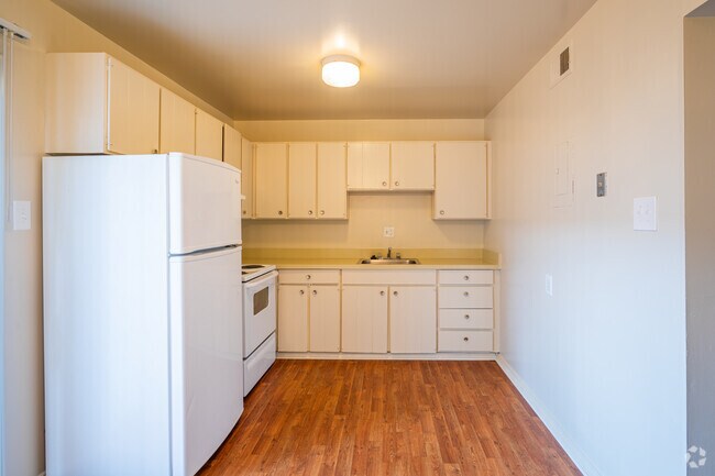 2HAB, 1BA - Gerwyn Manor Apartments