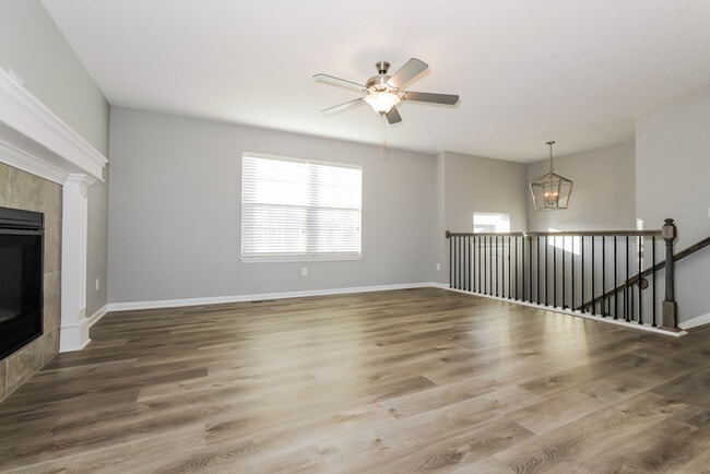 Building Photo - Fantastic 4bd/3ba home! Coming soon!