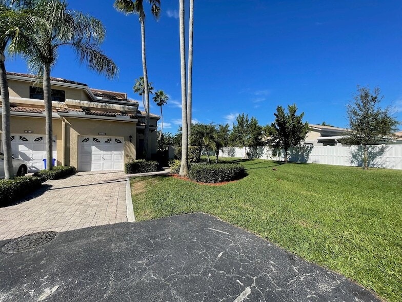 Primary Photo - 6691 Montego Bay Blvd