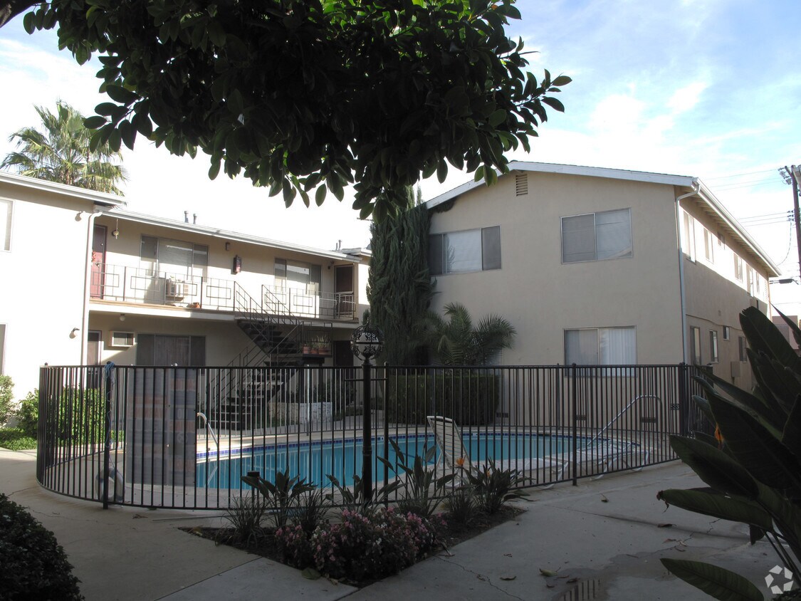 Building Photo - 8334 Amigo Ave