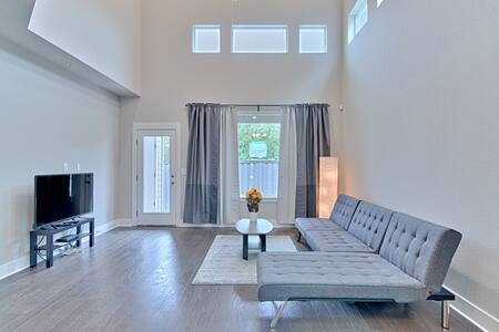 Sofa turns into full-sized sofa bed - 7308 Wildcat Pass