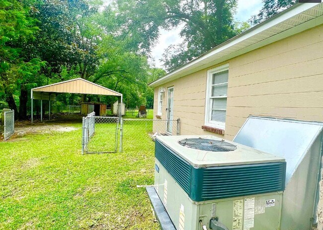 Foto del edificio - 125 Lyles Maple St