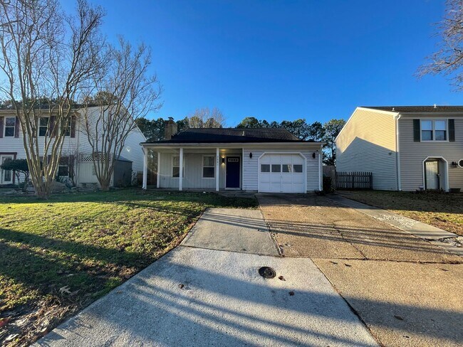 Foto del edificio - 4 BED / 3 BATH SINGLE FAMILY IN SALEM LAKES!