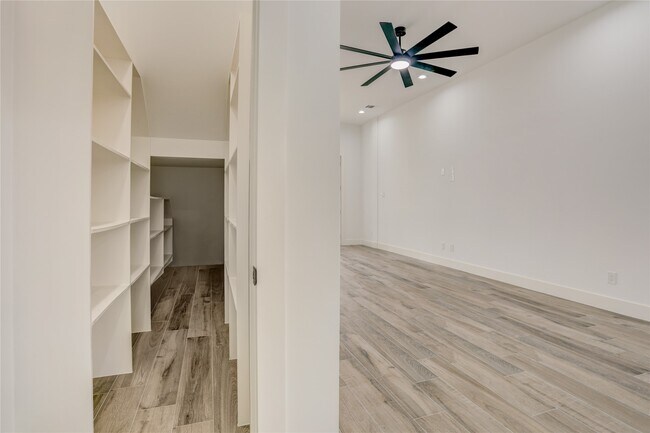 Building Photo - 6814 Hartland St