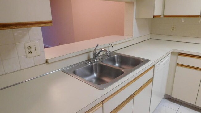 Building Photo - 5550 Witney Dr