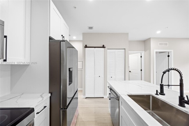 Foto del edificio - 630 NE 166th St