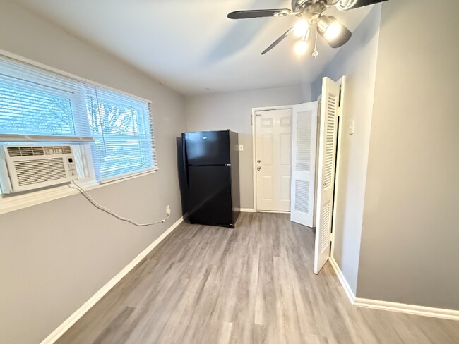 Foto del edificio - 1328 Longfellow Dr