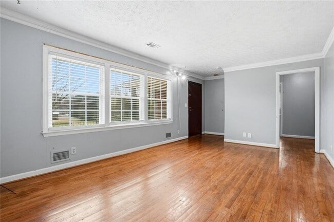 Foto del edificio - 5205-5205 Five Forks Trickum Rd SW