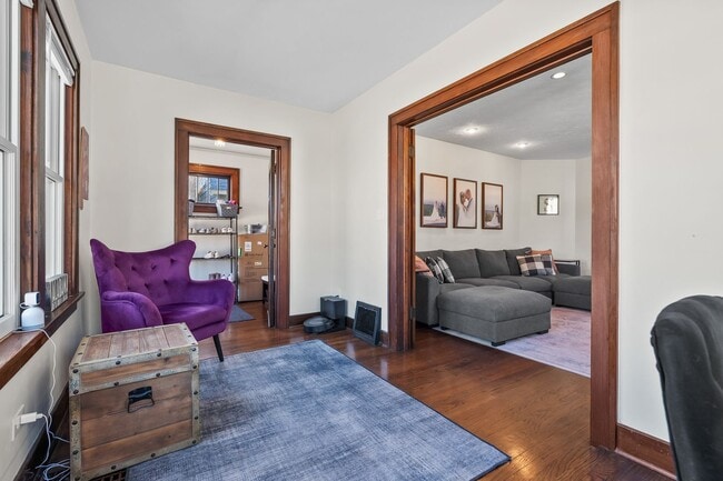 Building Photo - Charming 2-Bedroom Home for Rent in the He...
