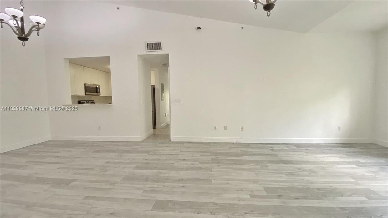 Primary Photo - 2941 Riverside Dr