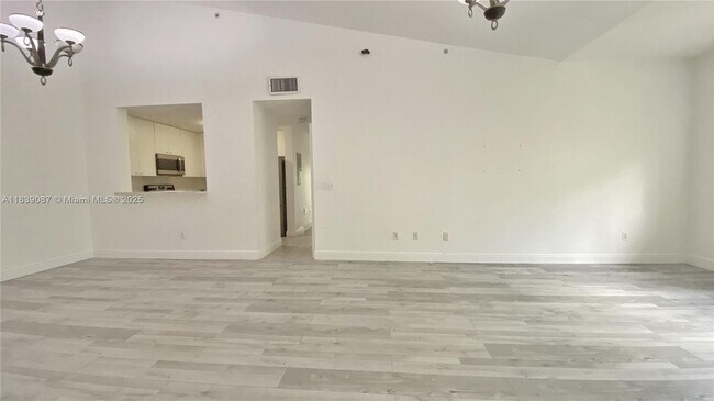 Building Photo - 2941 Riverside Dr